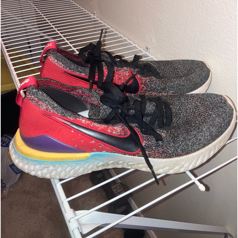 USED Nike EPIC REACTS FLYKNIT 2 Men's Running Shoe Multicolor
Size 10.5